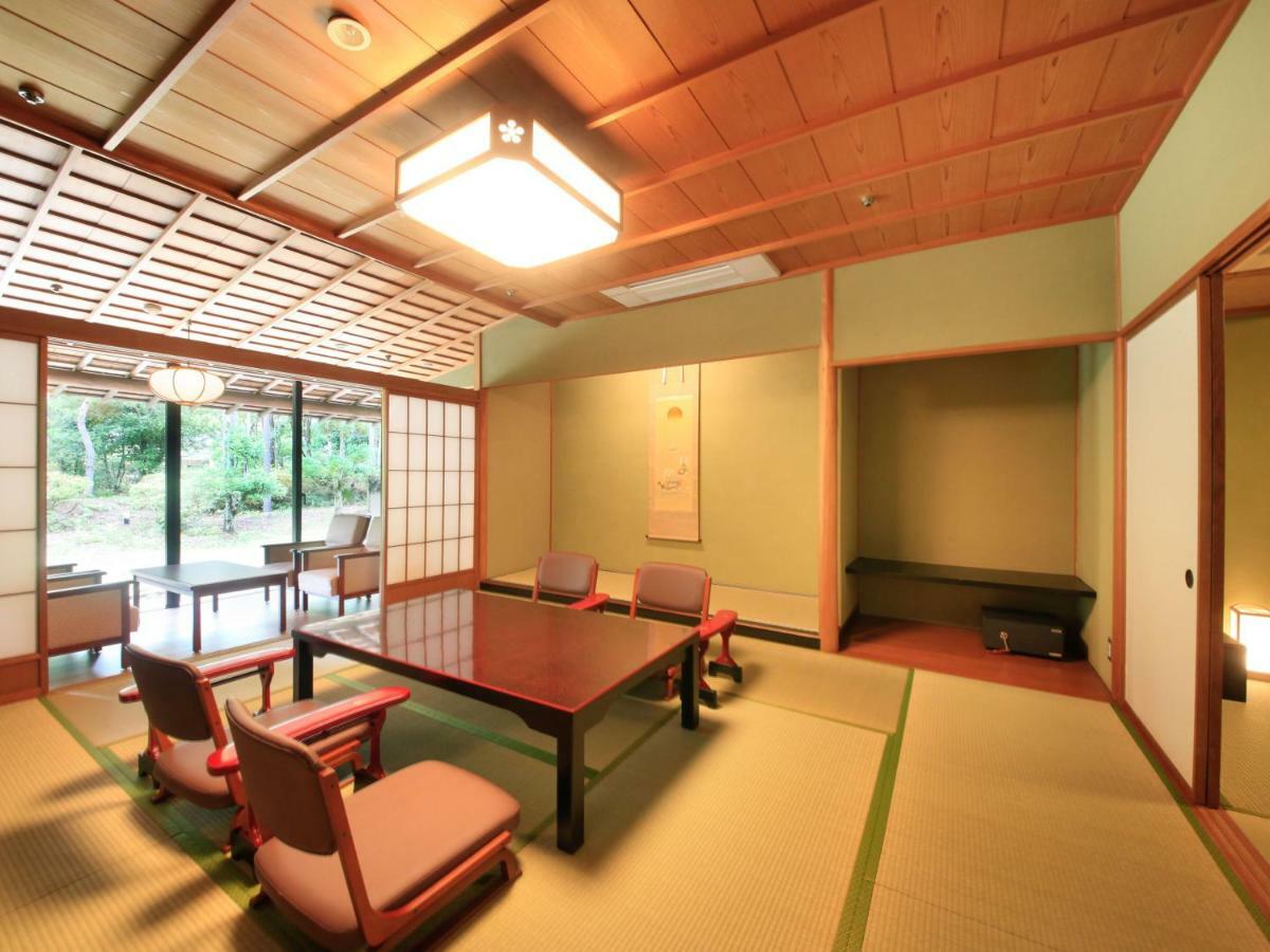 Hotel Yamashiro Onsen Miyabi No Yado Kaga Hyakumangoku Extérieur photo
