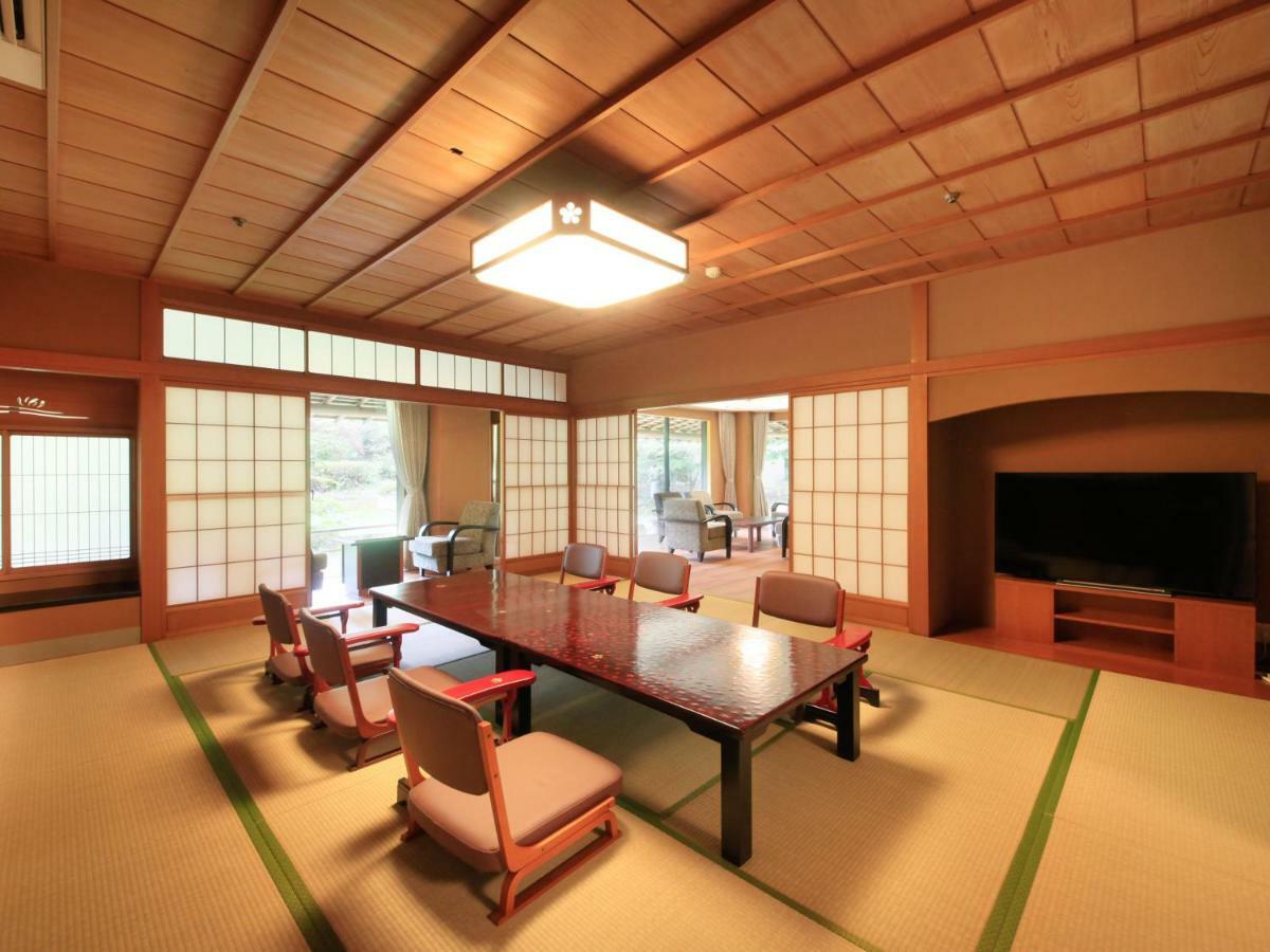 Hotel Yamashiro Onsen Miyabi No Yado Kaga Hyakumangoku Extérieur photo